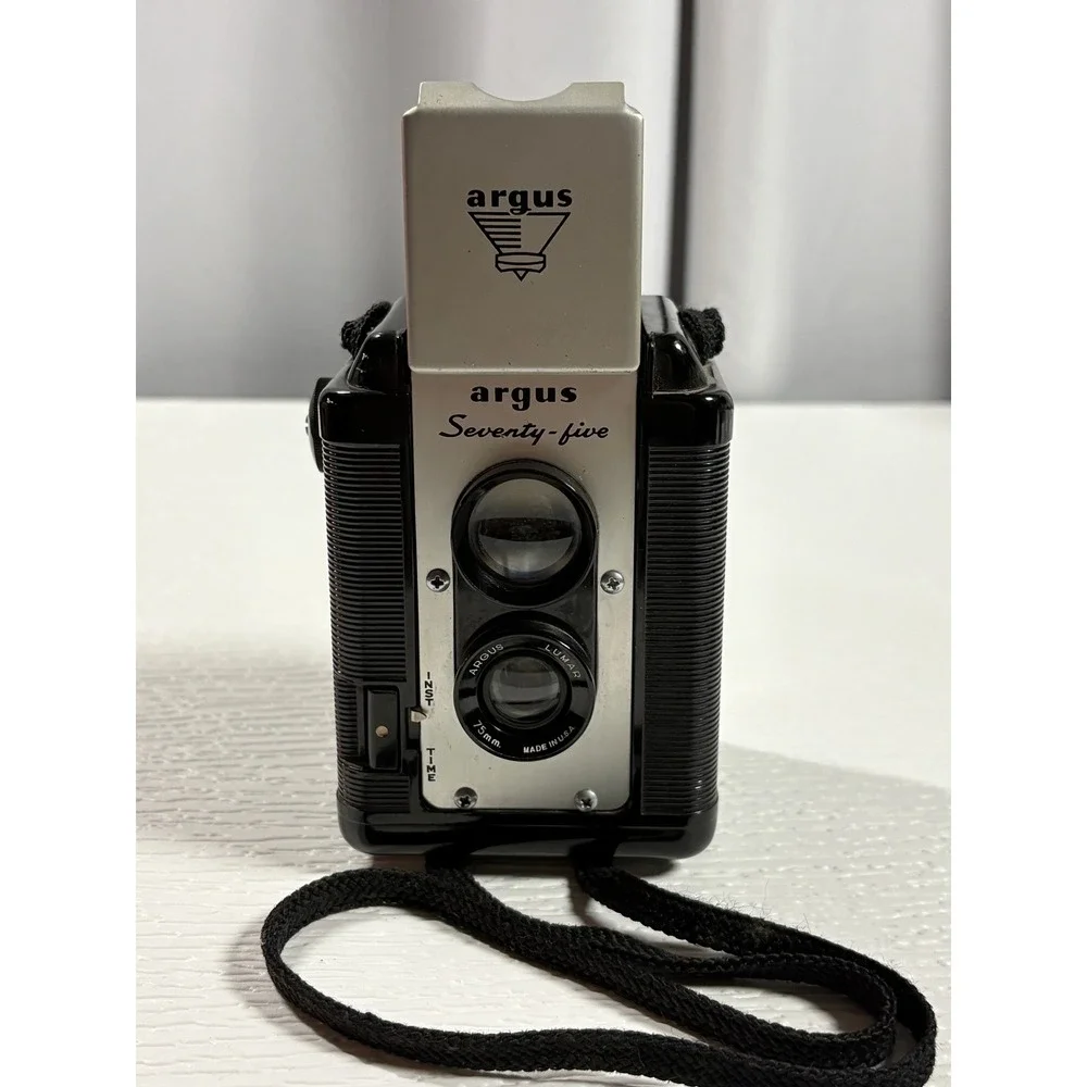 Vintage Argus Seventy-five TLR 620 Film Camera with Lumar 75mm Lens S0101